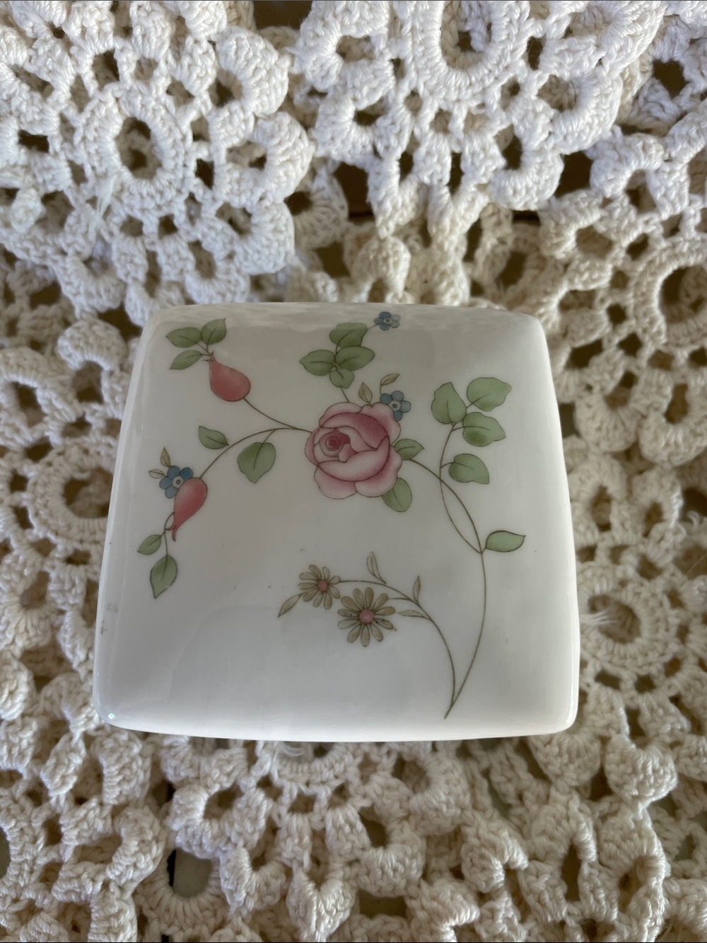 Wedgwood Rosehip Porcelain Floral Trinket Dish in White and Pink
